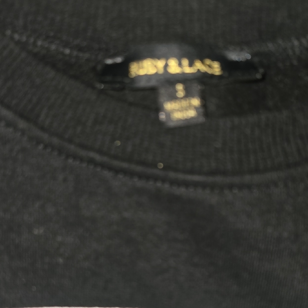 Stylish Black Sweater with Leopard Graphic - Picture 2 of 6